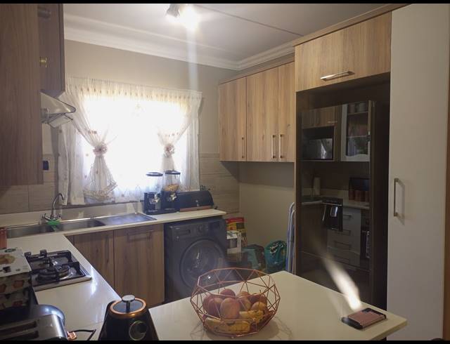 2 BEDROOM TOWNHOUSE FOR SALE IN ANDEON